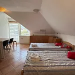 Adax With Huge Garden, Swimming Pool And Bbq *