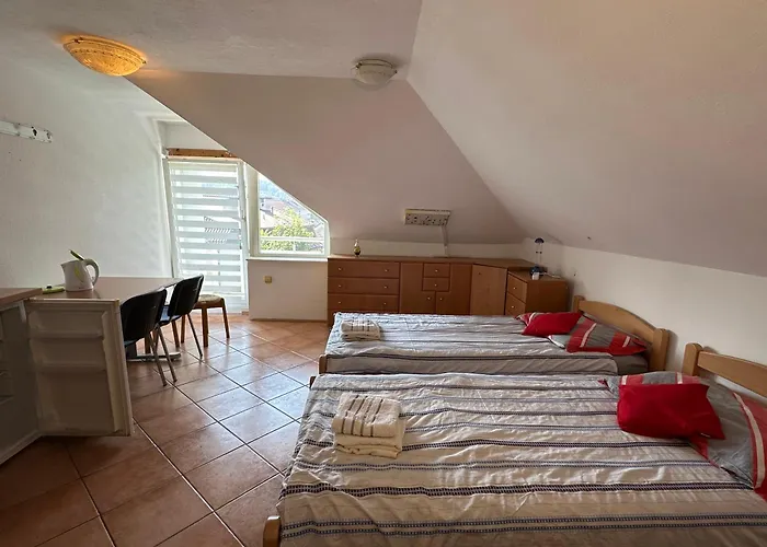 Adax With Huge Garden, Swimming Pool And Bbq *