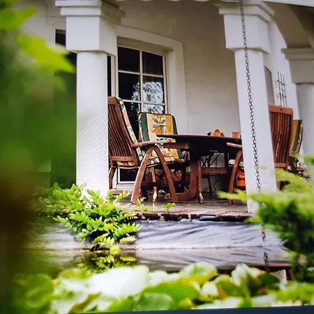 Проживание в семье Adax With Huge Garden, Swimming Pool And Bbq