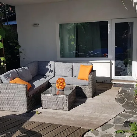 Проживание в семье Adax With Huge Garden, Swimming Pool And Bbq