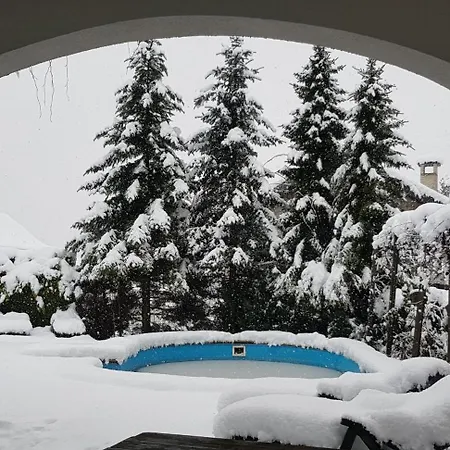 Adax With Huge Garden, Swimming Pool And Bbq Проживание в семье *