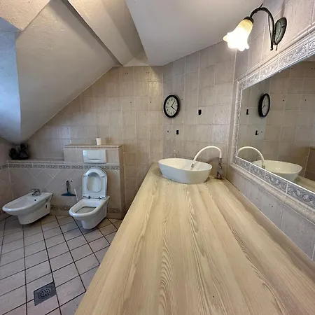 Проживание в семье Adax With Huge Garden, Swimming Pool And Bbq Любляна